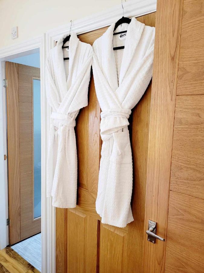 Apartment 1 Exquisite Two King Bedroom With En Suites - Close To The Town Centre, Rail, Airport And Theatre Darlington  Zewnętrze zdjęcie
