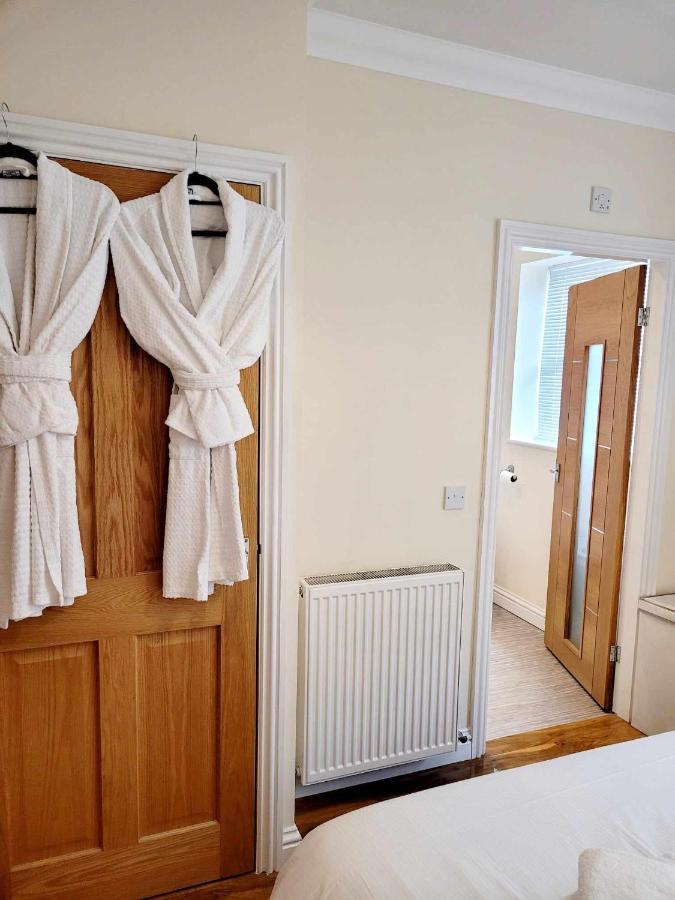 Apartment 1 Exquisite Two King Bedroom With En Suites - Close To The Town Centre, Rail, Airport And Theatre Darlington  Zewnętrze zdjęcie