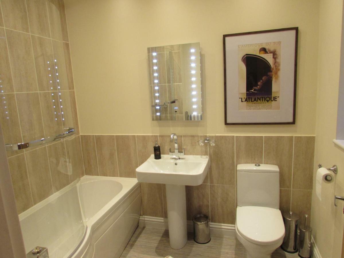 Apartment 1 Exquisite Two King Bedroom With En Suites - Close To The Town Centre, Rail, Airport And Theatre Darlington  Zewnętrze zdjęcie