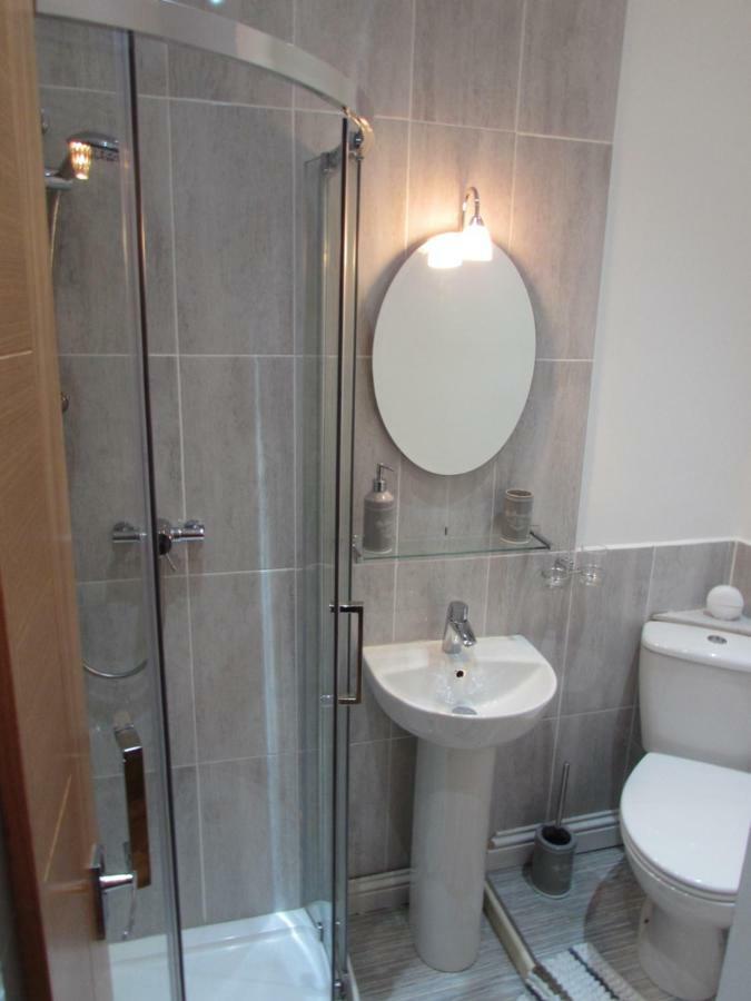 Apartment 1 Exquisite Two King Bedroom With En Suites - Close To The Town Centre, Rail, Airport And Theatre Darlington  Zewnętrze zdjęcie